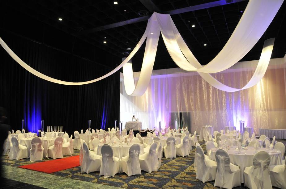 DEAL OF THE MONTH: 30% Discount on Spandex Chair Covers - Your